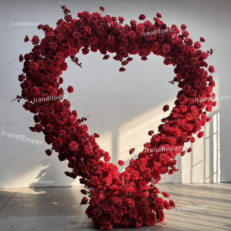 Rote herzförmige künstliche Bl – Wedding Arch Flower Bewertung und Preis